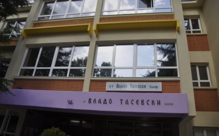 Родители на учениците од четврто и петто одделение во ООУ „Владо Тасевски“ реагираат за настава само попладне