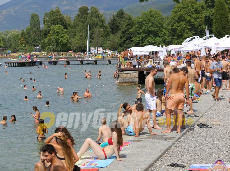 Охрид беше преполн, но угостителите се незадоволни од туристите со „плиток џеб“
