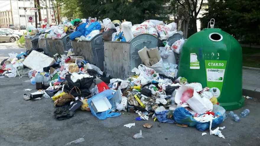 Министерството на Манчевски тврди дека тие не се виновни што „Комуналец“ не го собира ѓубрето за време на полициски час