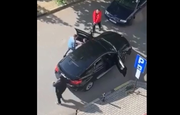 Четворица млади од Тетовско претепале маж поради „недоразбирања во сообраќајот“