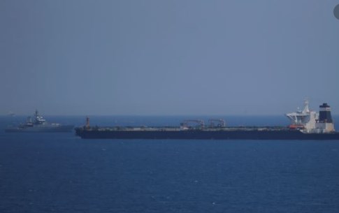 Се преврте танкер во Јапонија, пет членови на екипажот се водат за исчезнати