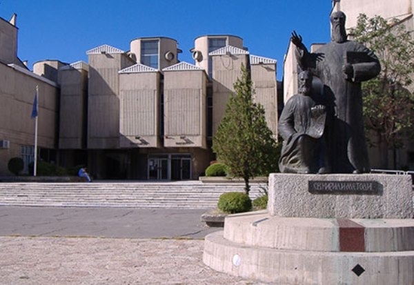 Студенти од Македонија и Бугарија ќе можат бесплатно да студираат на универзитет во соседната земја