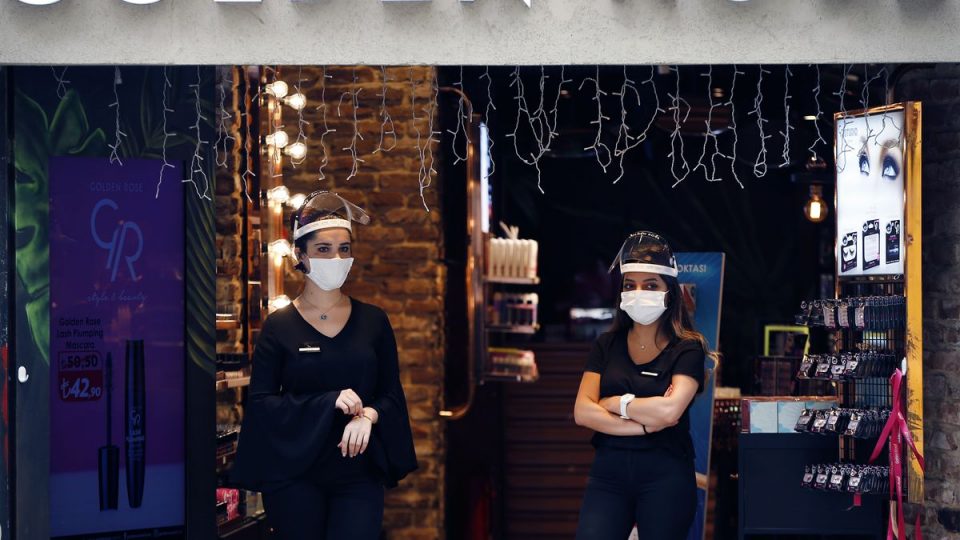 Казна од 100 евра за неносење на маска во Турција