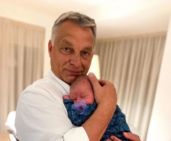 Прво машко дете во семејството: Орбан го покажа внукот