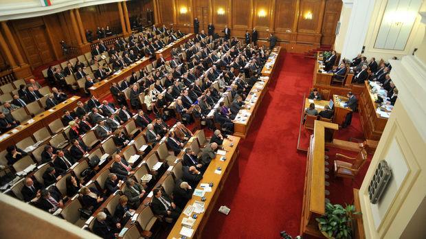 Коалициите „ГЕРБ-СДС“ и „ПП-ДБ“ денеска ќе имаат лидерска средба во бугарскиот Парламент