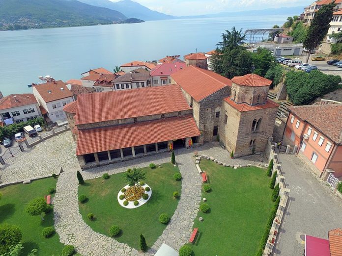„Охридско лето“: Велигденски концерт со хорот „Света Злата Мегленска“ во црквата „Света Софија“ во Охрид