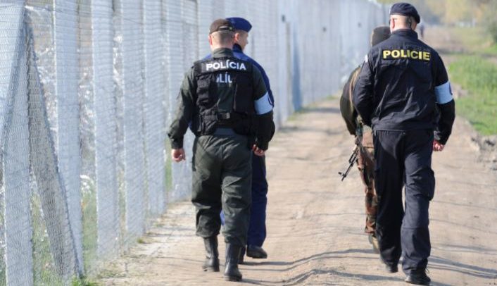 Чешката влада ја продолжи контролата на границата со Словачка