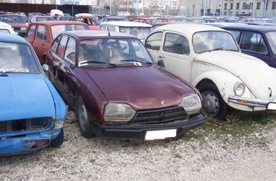 Сите хаварисани и нерeгистрирани возила Град Скопје ќе ги смести во Драчево