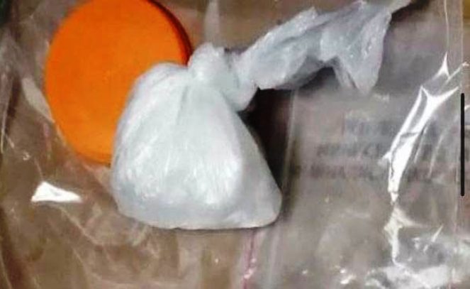 Двајца кумановци фатени на дело како пакуваат кокаин и хероин