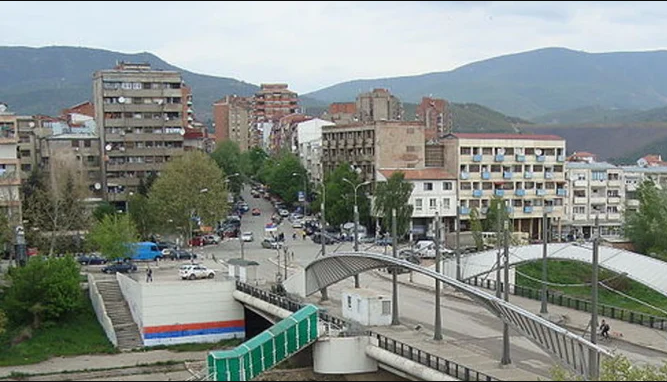 Сирени за тревога во Косовска Митровица, КФОР „ја следи ситуацијата“ и собира информации