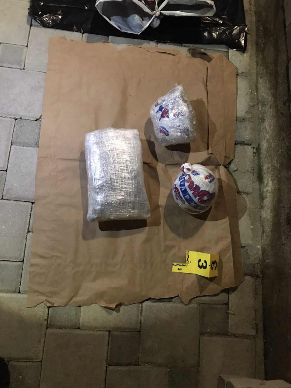 Во Тетово уапсен дилер на дрога, пронајдени 13 кеси со марихуана