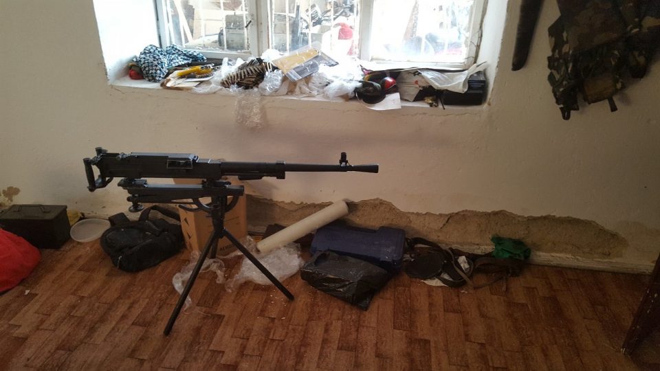 Притвор за скопјанец, во викендица си чувал бомба и цел арсенал со оружје