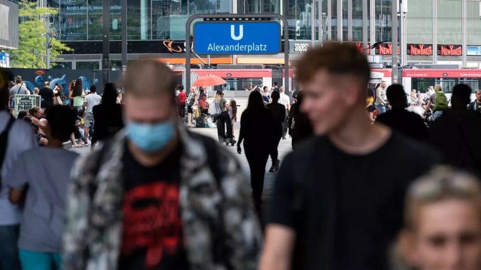 Германскиот министер за здравство: Летово ќе има голем пад на случаите на корона вирус, но наесен ќе има нов бран