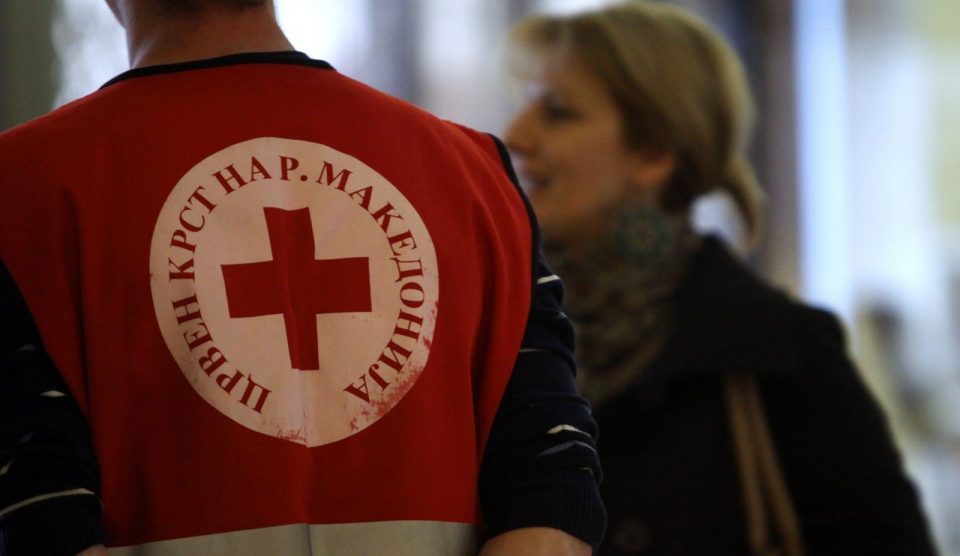 Да се тестирате на свој трошок, а ако останете во изолација ќе има последици: Вработените во Црвениот крст се жалат на раководството
