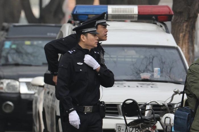 Кина погуби маж и жена затоа што ги фрлиле децата од 15. кат