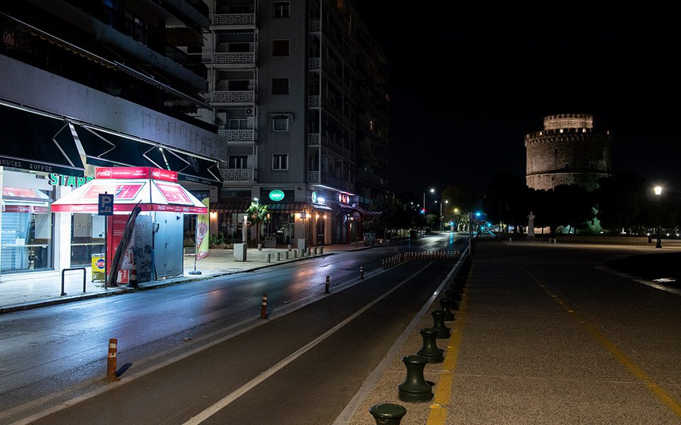 Во Солун нема лудување по цели ноќи, се воведе полициски час
