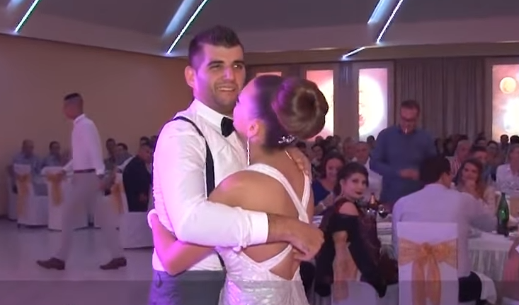 Никола стана од инвалидската количка и заигра со сестра си на нејзината свадба: Видео што буди емоции