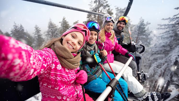 Словенија повторно дозволува скијање и возење на ски-лифт, но само со негативен тест