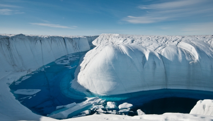 Глечер на Антарктикот со големина на Флорида едвај се држи до континентот
