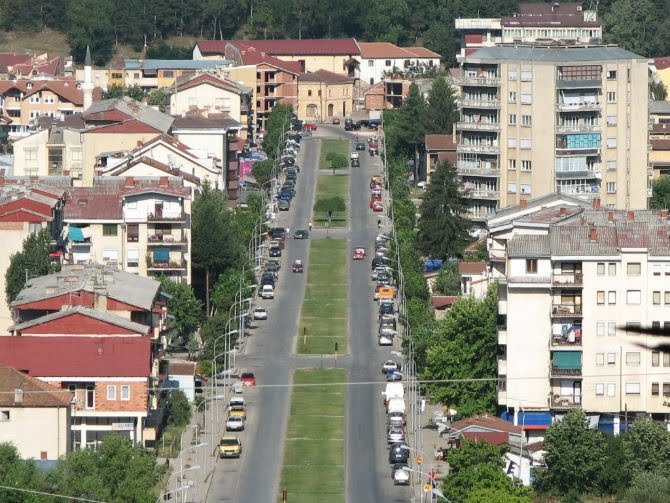 Прегазени две девојчиња во Кичево, тие се во болница, а возачот е избеган