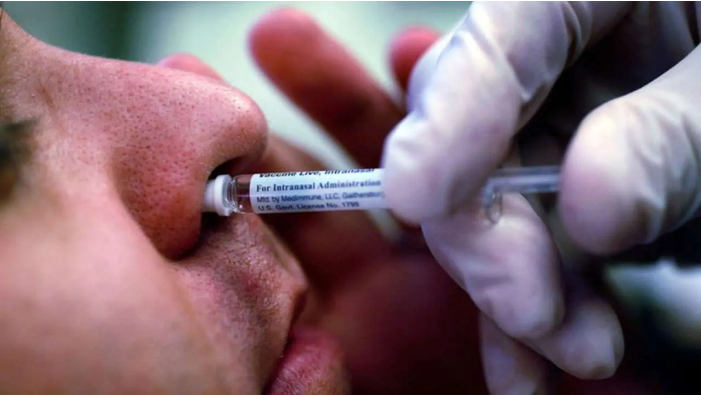 Десетина компании и лаборатории развиваат вакцини против Ковид во форма на спреј за нос