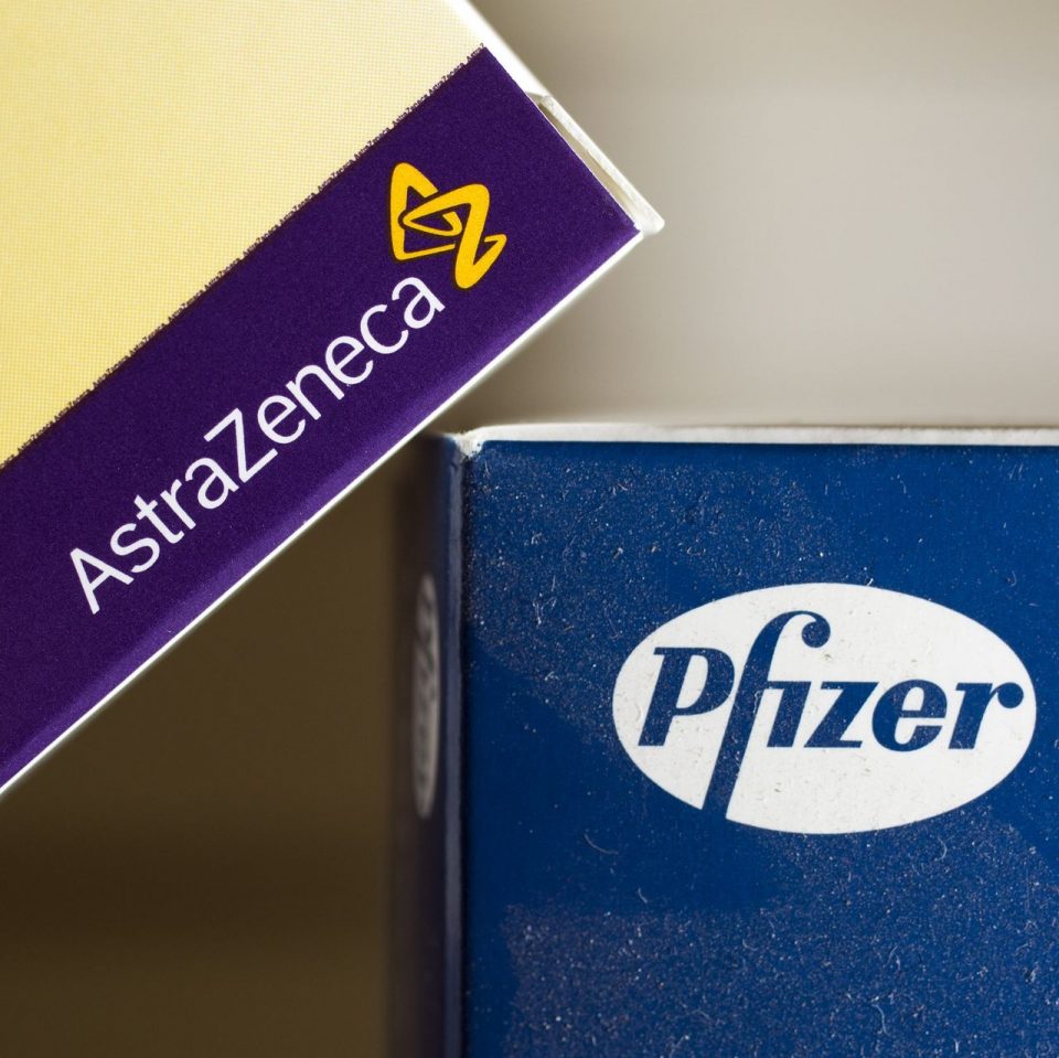 Војна на вакцините: AstraZeneca ги споредува податоците за смртноста со Pfizer