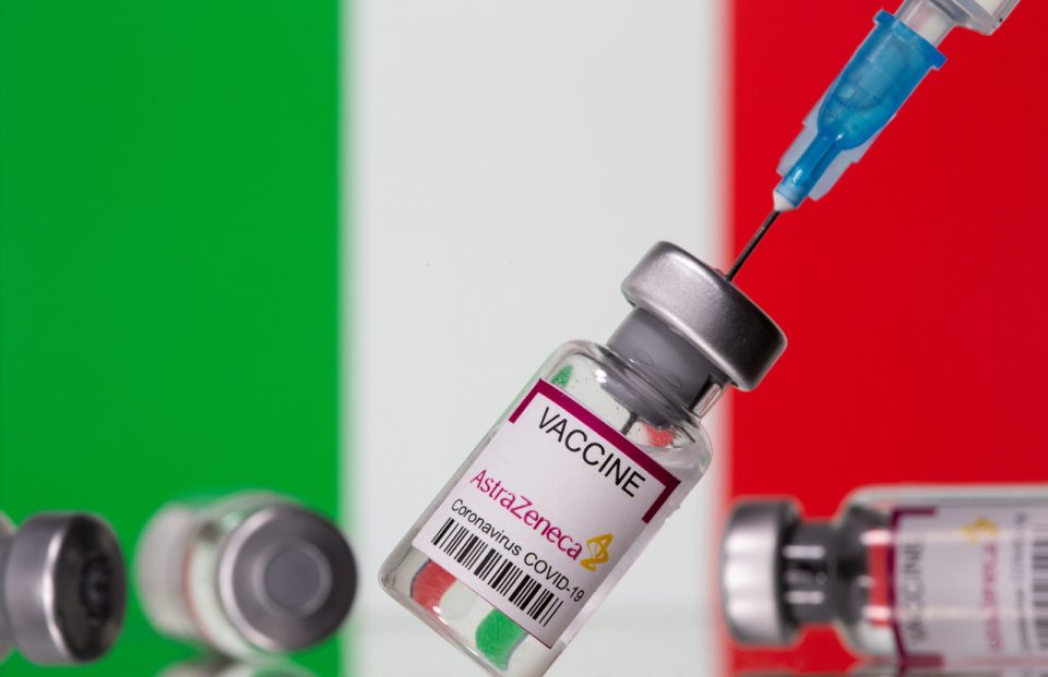 Италија почнува кампања за четврта доза вакцина за лица над 60 години