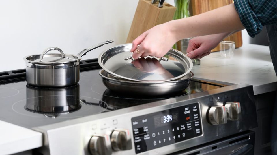 Како да заштедите струја при готвење?