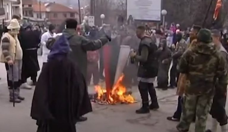 Од 5 до 7 илјади евра казни за вевчанците кои на карневалот го запалија бугарското знаме