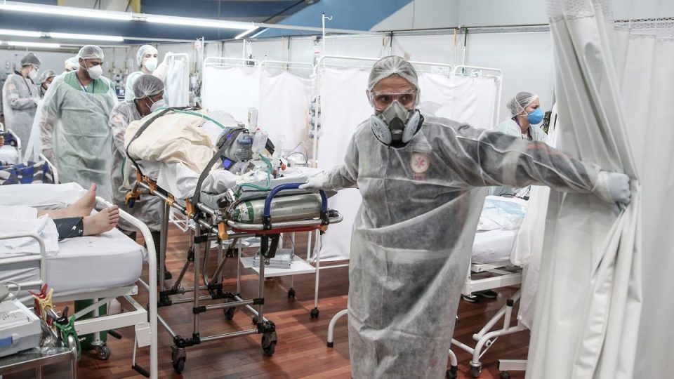 Девет Бразилци починаа по тестирање на лек за ковид-19
