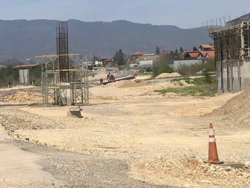 Приведен 59 годишен маж – во две туби украл 50 литри гориво од машина на автопатот во изградба Кичево – Охрид