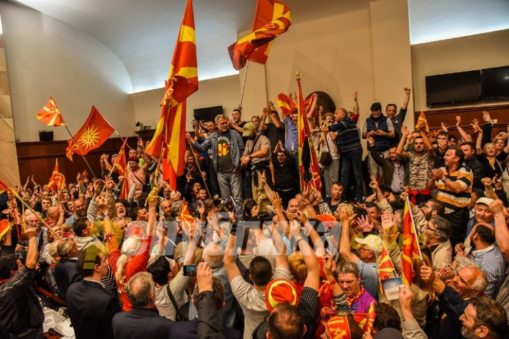ВМРО-ДПМНЕ поднесе закон за целосна амнестија на лицата од „27 април“