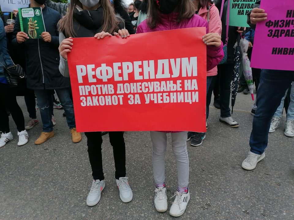 Денеска протести во 18 градови: Учебници и настава за децата, а не експерименти од Царовска