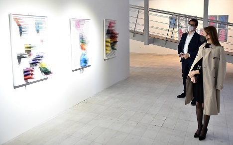 Пендаровски посети две изложби во Музејот на современа уметност