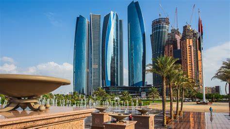 Абу Даби ги затвора јавните места за невакцинирани