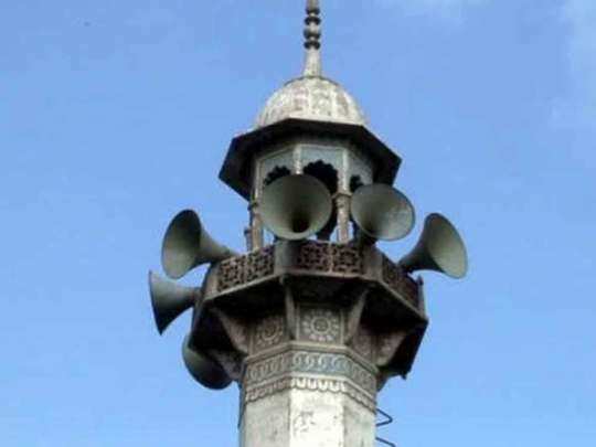 Една искршена, една ограбена џамија во Гостиварско