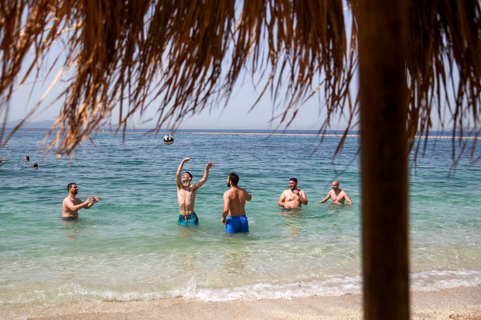 10 дена карантин за туристите што ќе добијат позитивен тест во Грција