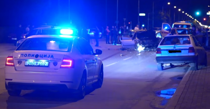 Деветмина повредени, од кои дете потешко, во судир на три возила на бул. „Словенија“