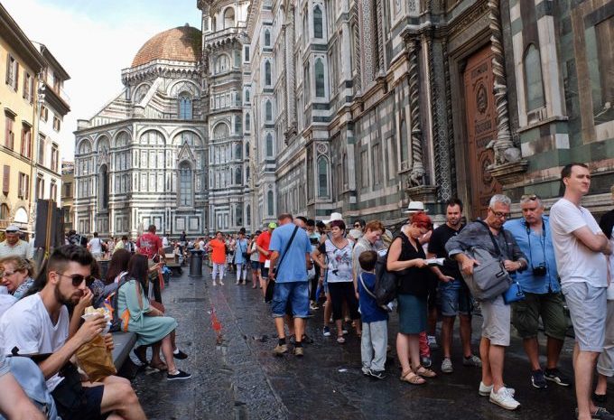 Фиренца го ограничи движењето на туристите навечер
