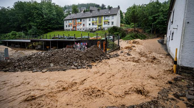 Поројни дождови во Германија, две брани попуштија