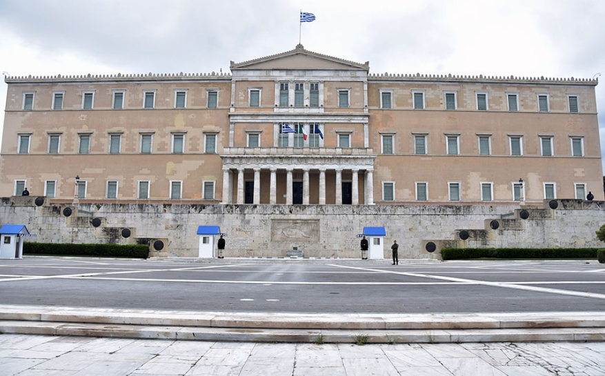 Шестработна недела во Грција- од 1 јули газдите имаат право да бараат да се работи подолго, а работниците не смеат да ги одбијат