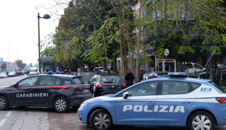 Запленети автомобили и имот вредни два милиони евра, 25 кг кокаин и 11 кг марихуана: Во Италија уапсени 18 Албанци
