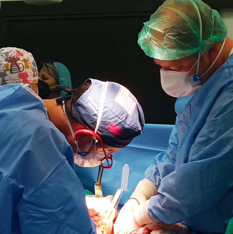 Утрово започнаа две трансплантации на бубрези од починат донор