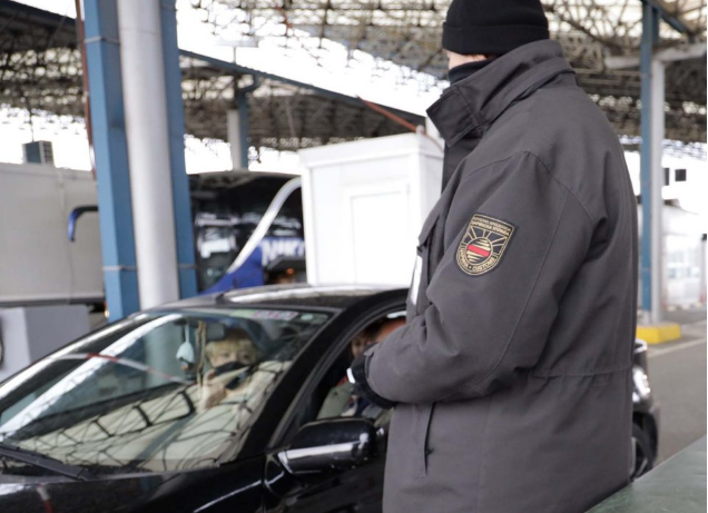 Полицијата апси полицајци и цариници на Табановце