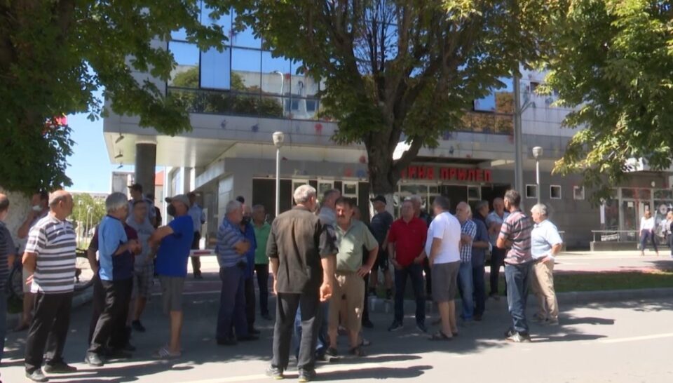 Протест на поранешни вработени во „Еурокомпозит“, бараат исплата на придонесите за 6,5 години