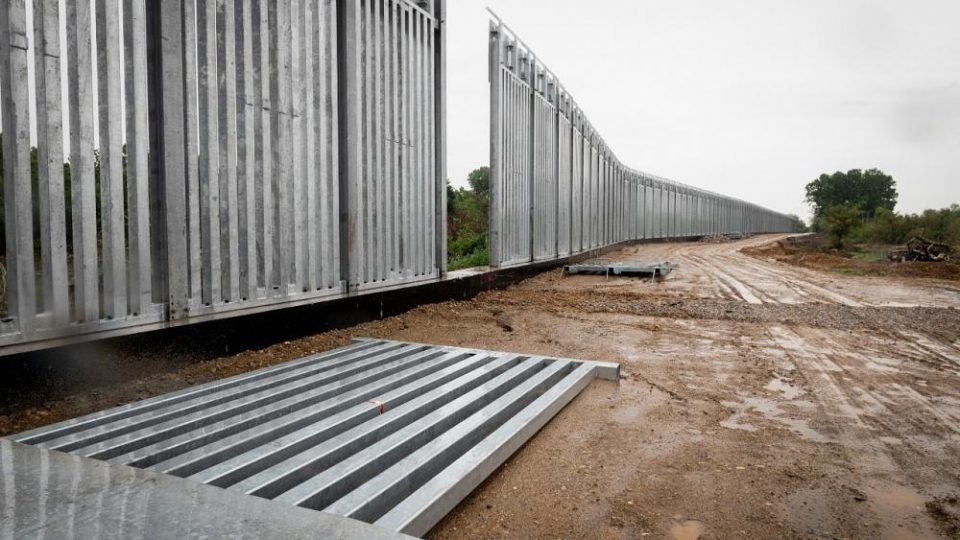 За да спречи мигранти од Авганистан, Грција изгради уште 40 километри ограда на границата со Турција