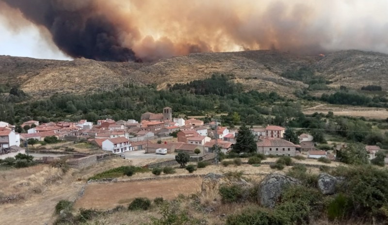 Голем пожар во Шпанија, евакуирани1.500 жители