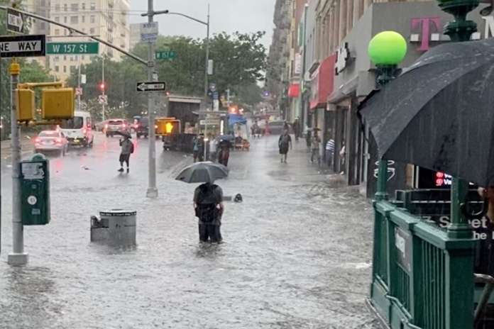 Њујорк под вода, прогласена вонредна состојба