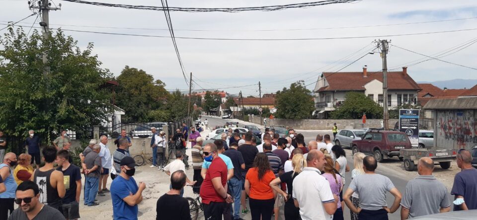 Жителите од населбата Даме Груев излегоа на протест