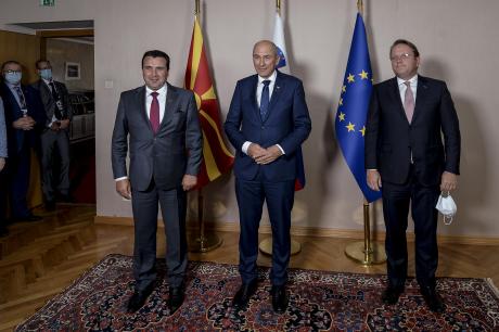 Заев, Јанша и Вархеји: Македонија и Албанија треба да ги почнат преговорите
